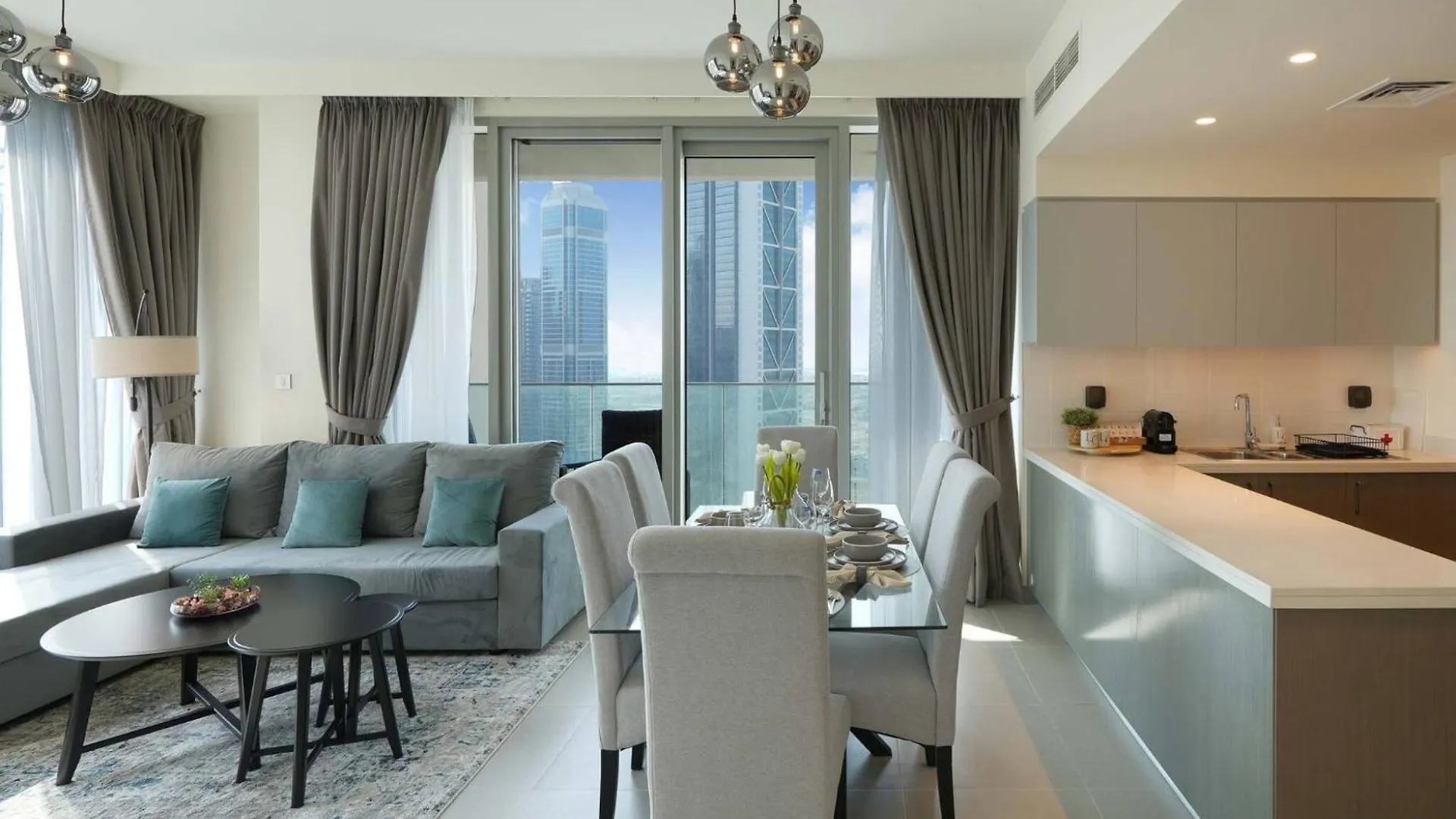 Apartament Chic 2-Bedroom Downtown Gem Dubaj