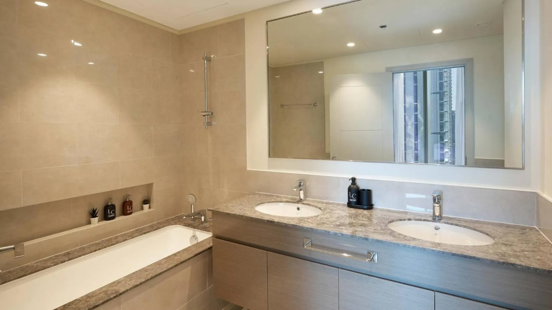 Chic 2-Bedroom Downtown Gem Dubaj