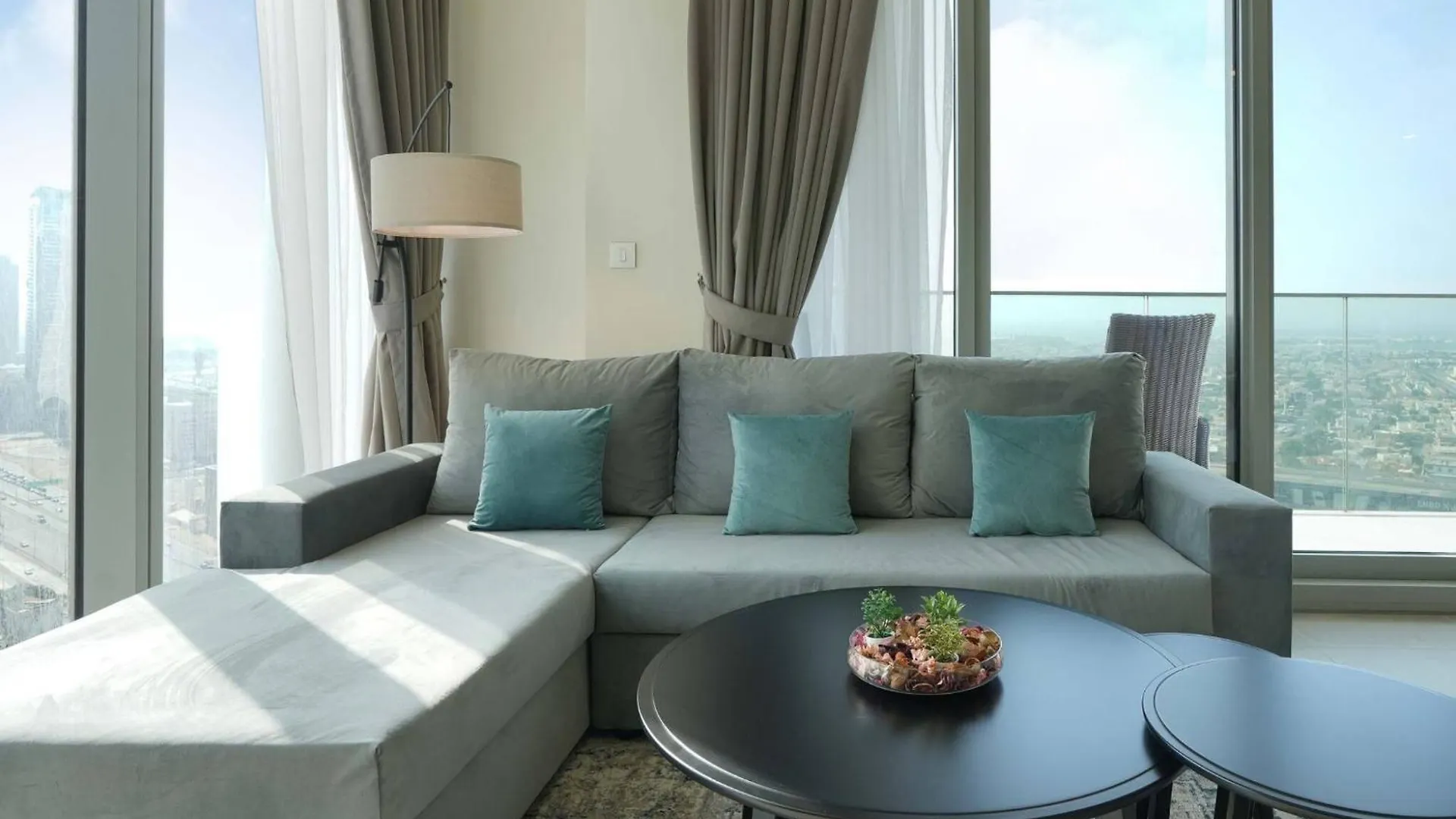 Chic 2-Bedroom Downtown Gem Dubaj Apartament