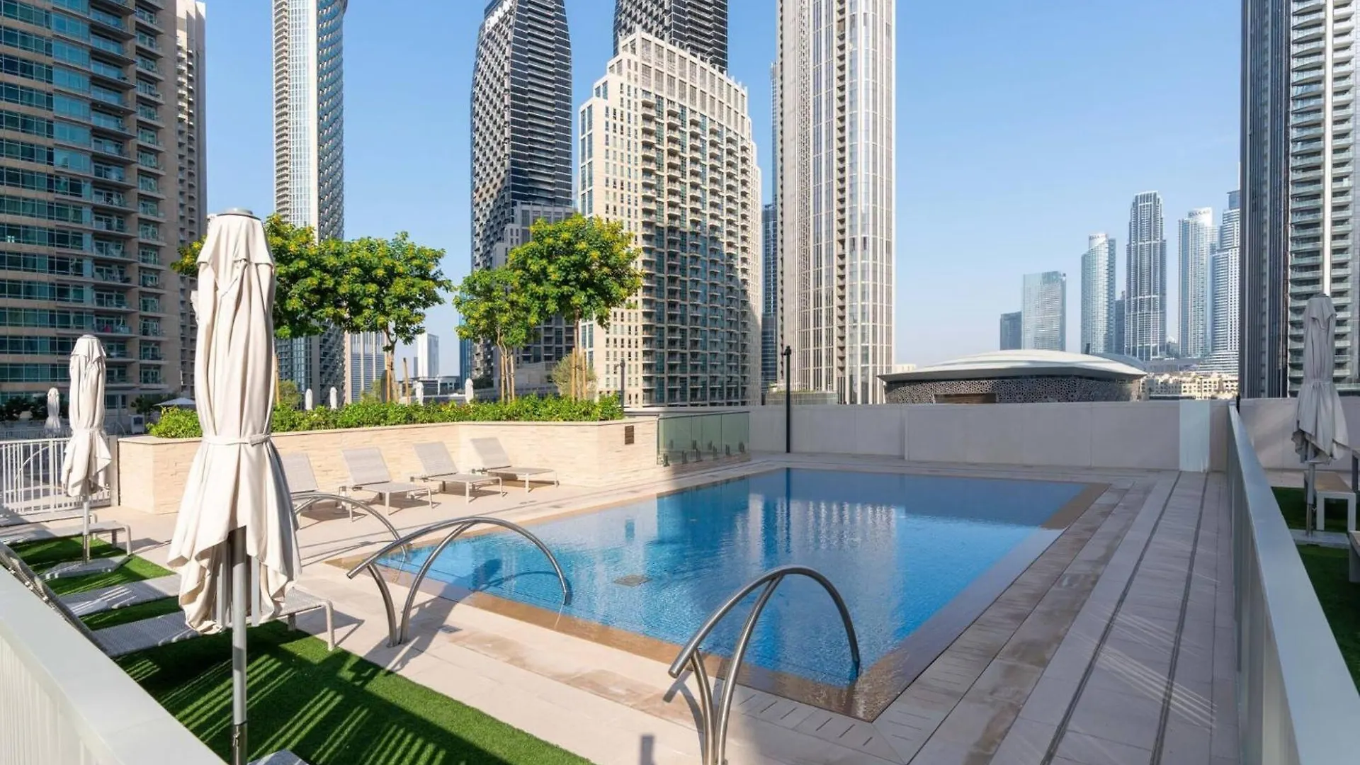 Chic 2-Bedroom Downtown Gem Dubaj 0*,