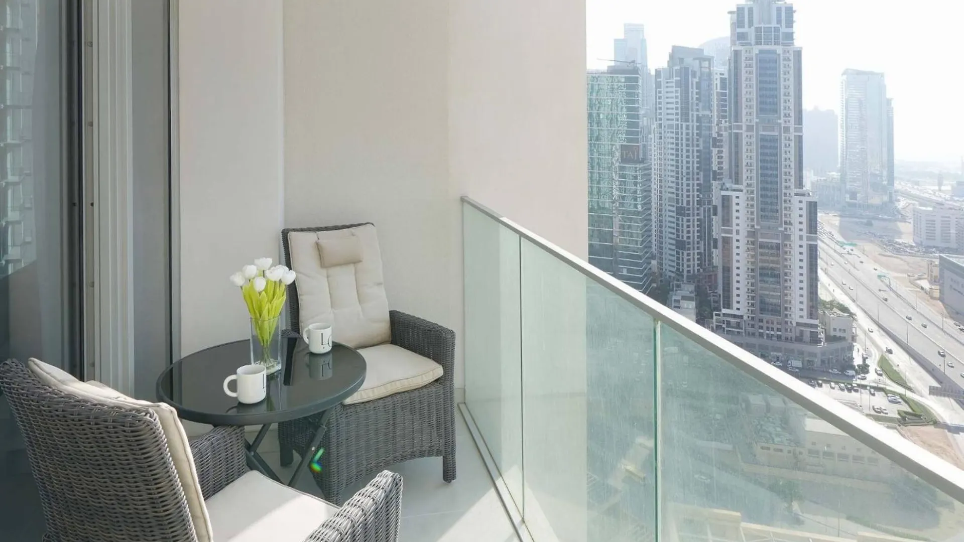 Chic 2-Bedroom Downtown Gem Dubaj Apartament